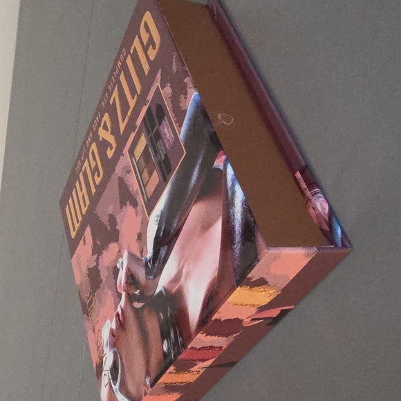 PARUS HILTON NEW Glitz & Glam Complete Eye, Face, And Lip Set - Picture 9 of 10